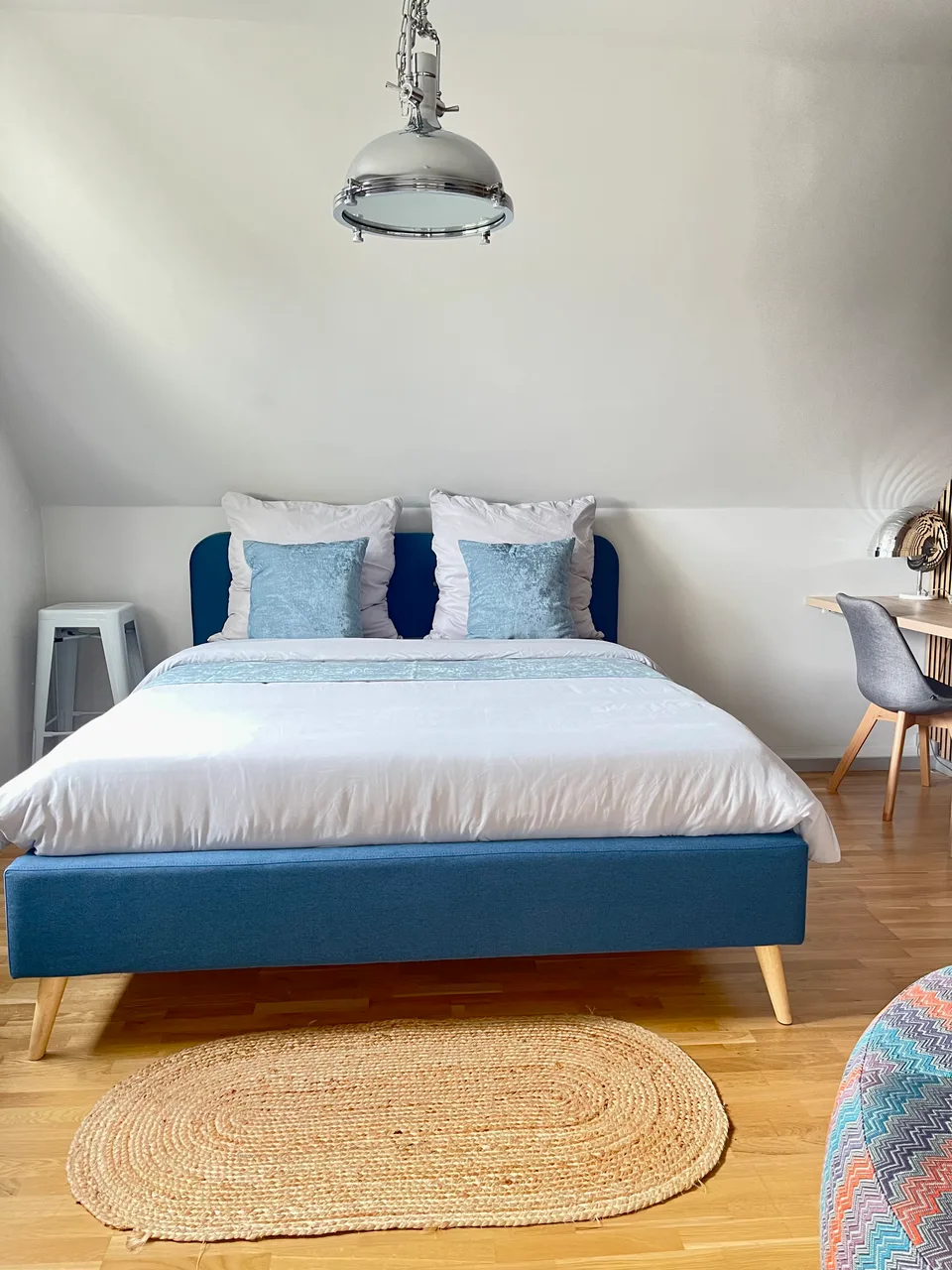Zimmer mit Queensize-Bett & Gemeinschaftsbad (Whirlpool)